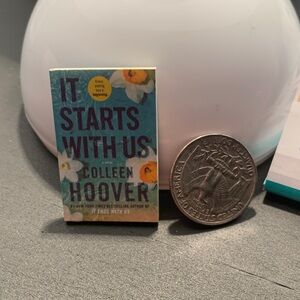 Zuru Mini Book - It Starts With Us - Series 1, common